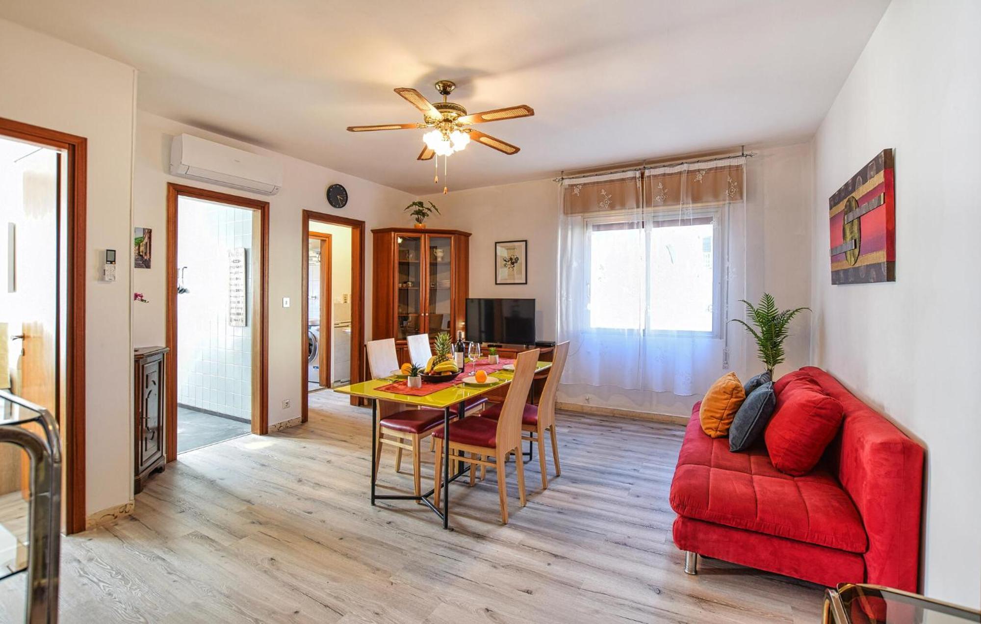 Apartment 1 Bedroom Lovely In