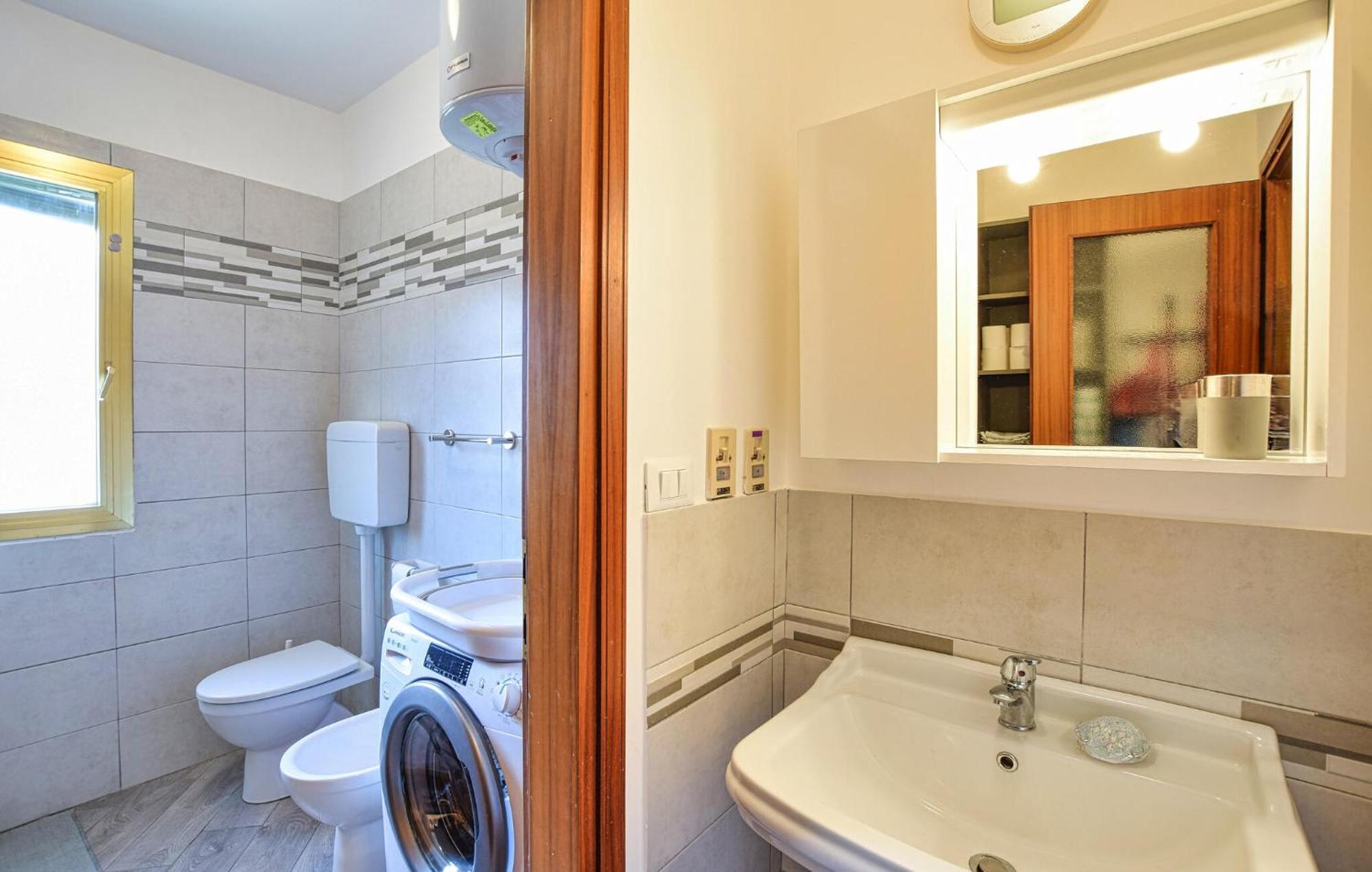 Apartment 1 Bedroom Lovely In *