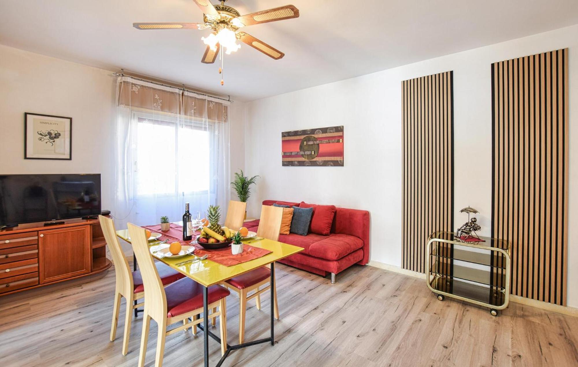 Apartment 1 Bedroom Lovely In *